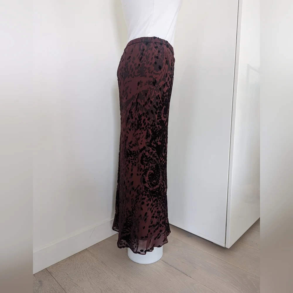 Vintage '90s Abstract Maroon/Burgundy Burn Out Velvet Skirt; Size S - Picture 5 of 9